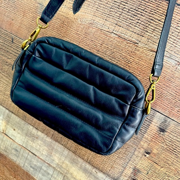 Madewell The Transport Leather Camera Bag: Puffy Edition - Picture 5 of 10